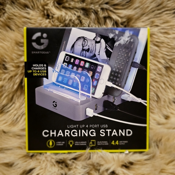 Smartgear Light Up 4 Port USB Charging Stand - Picture 1 of 3